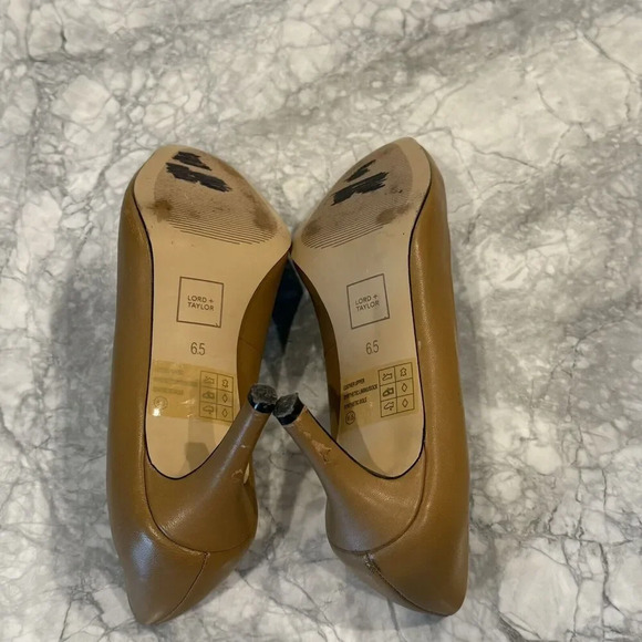Lord + Taylor Womens Heels Beige Leather Rounded Toe Shoes Sz 6.5 - Picture 6 of 6